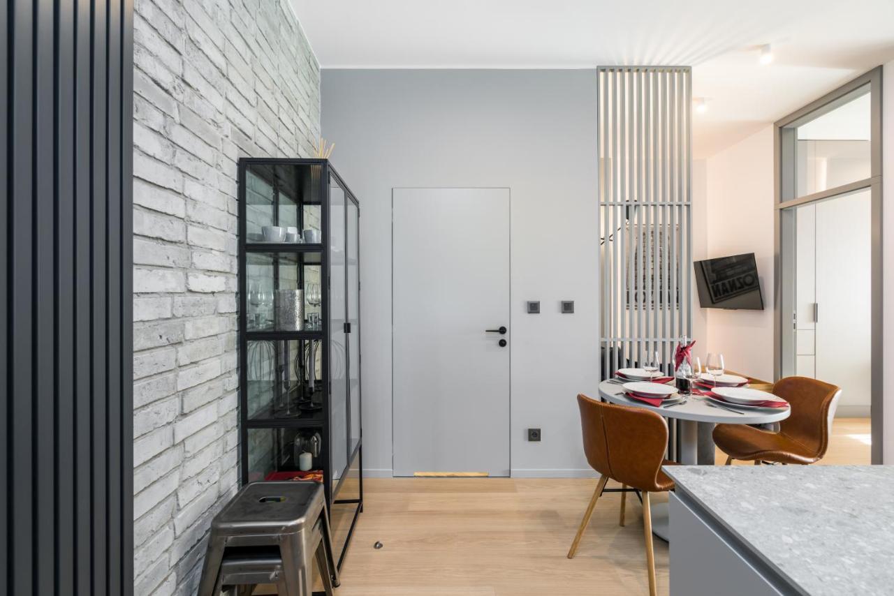 Central Apartments Garbary By Noclegi Renters Poznan Bagian luar foto