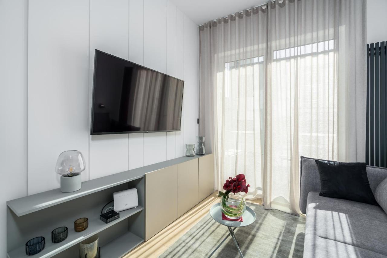 Central Apartments Garbary By Noclegi Renters Poznan Bagian luar foto