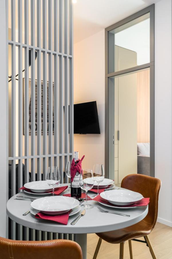 Central Apartments Garbary By Noclegi Renters Poznan Bagian luar foto