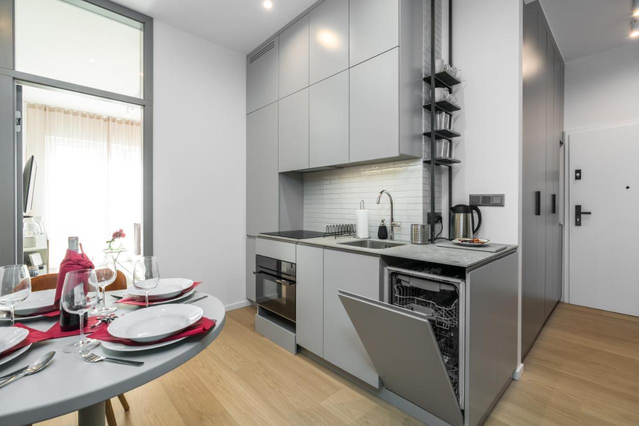 Central Apartments Garbary By Noclegi Renters Poznan Bagian luar foto