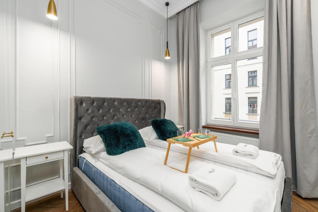 Central Apartments Garbary By Noclegi Renters Poznan Bagian luar foto