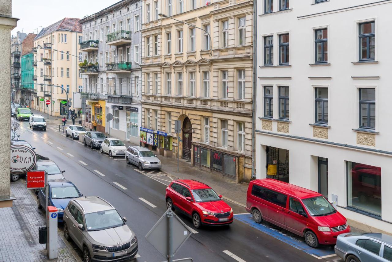 Central Apartments Garbary By Noclegi Renters Poznan Bagian luar foto