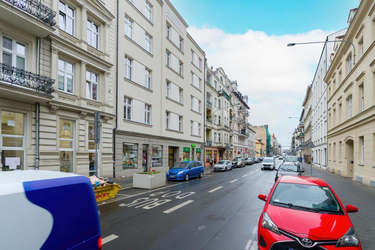 Central Apartments Garbary By Noclegi Renters Poznan Bagian luar foto