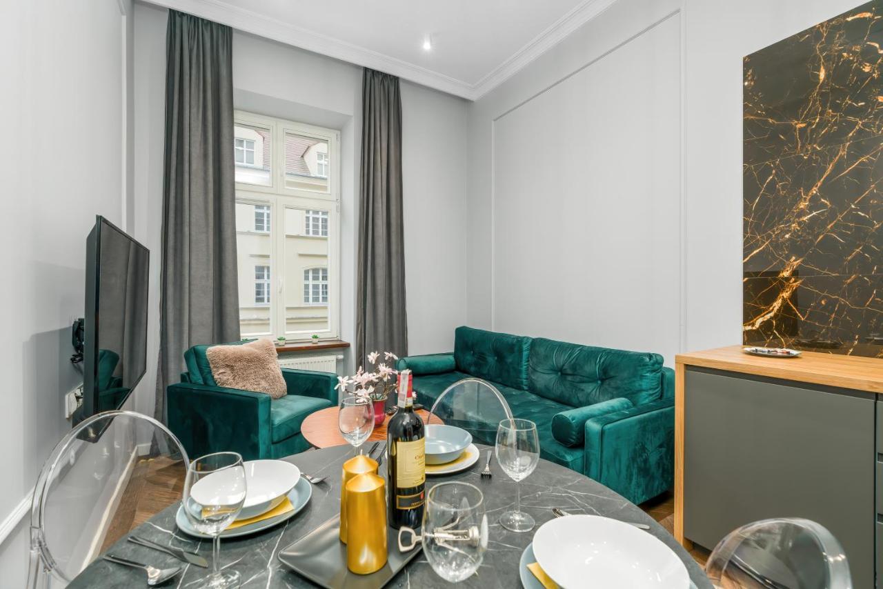 Central Apartments Garbary By Noclegi Renters Poznan Bagian luar foto